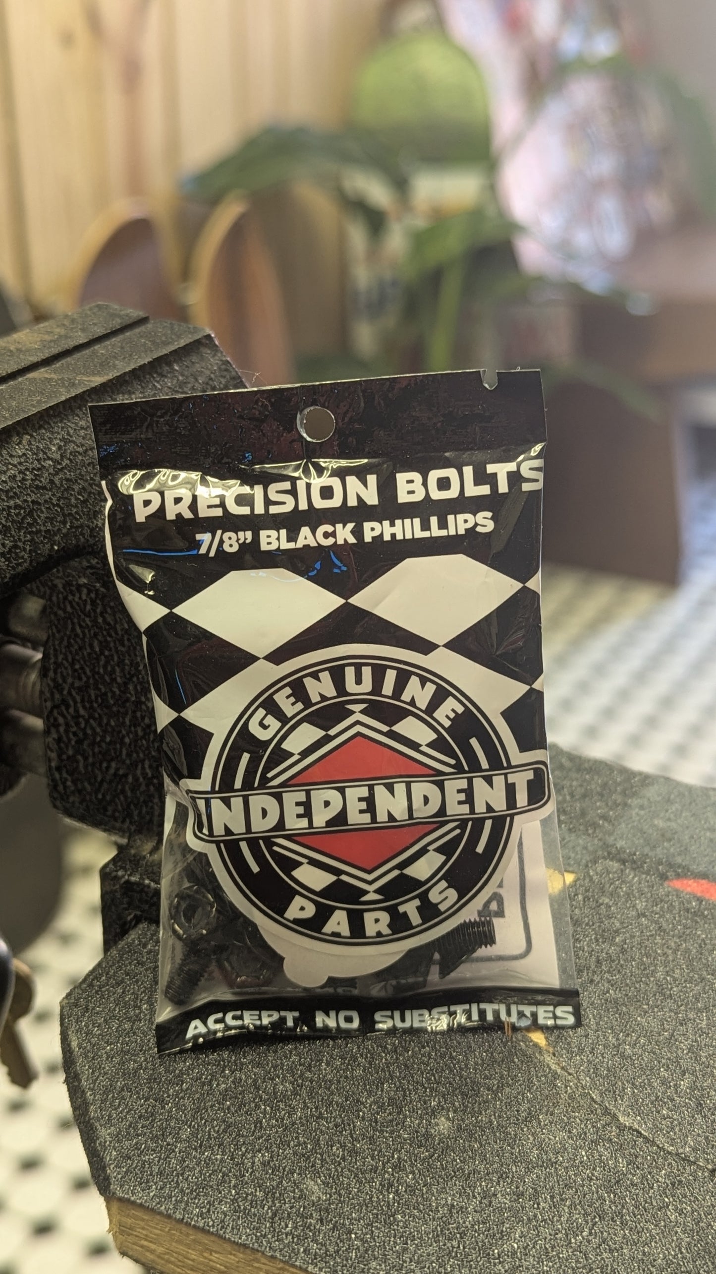 Independent Phillips Hardware 7/8"