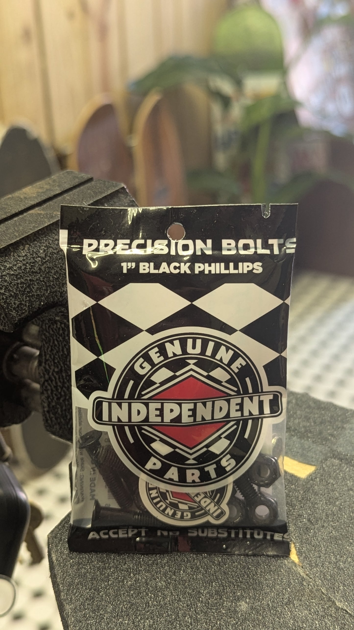 Independent Phillips Hardware 1"